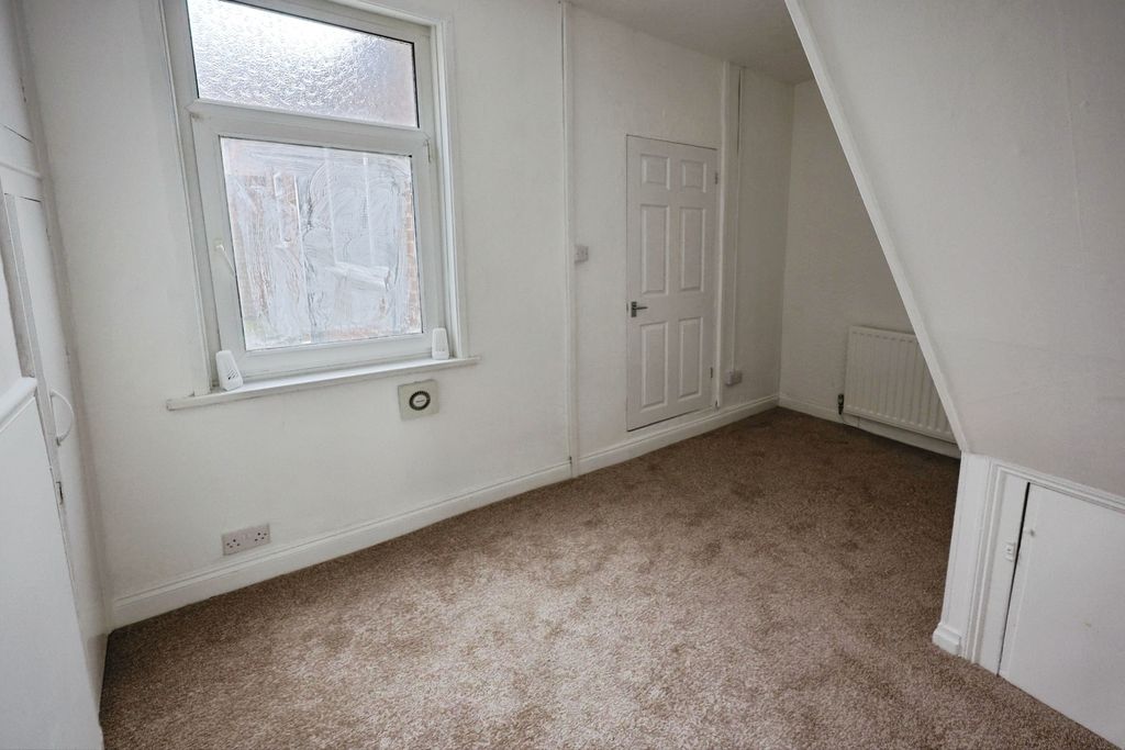 Property photo 3 of 8 Pbox-Img.Jpg