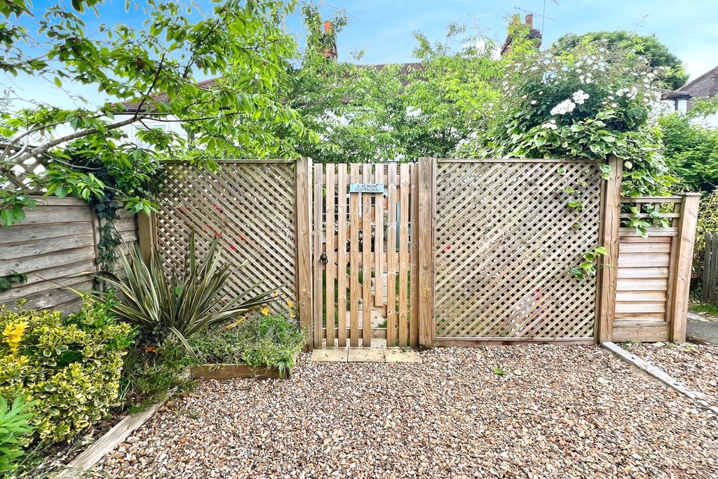 Property photo 1 of 11 Entrance