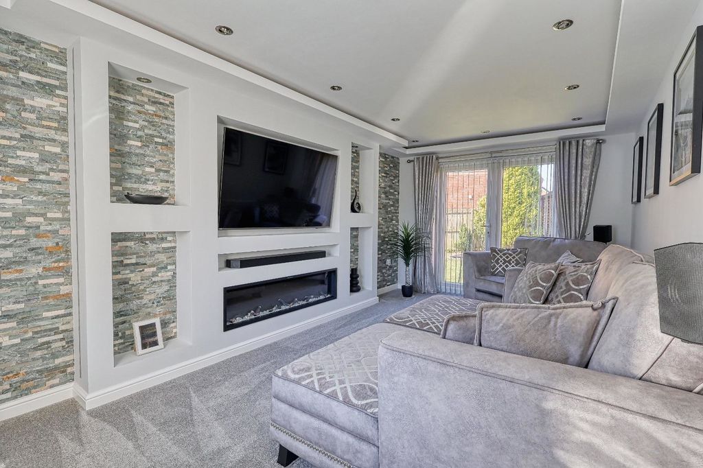 Property photo 3 of 22 Lounge