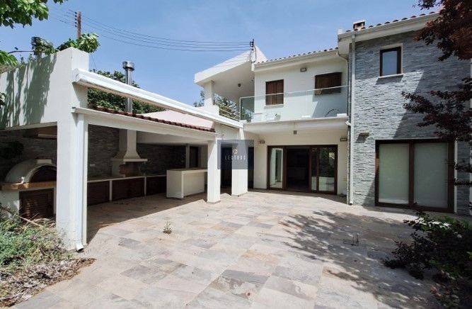 Property photo 2 of 25