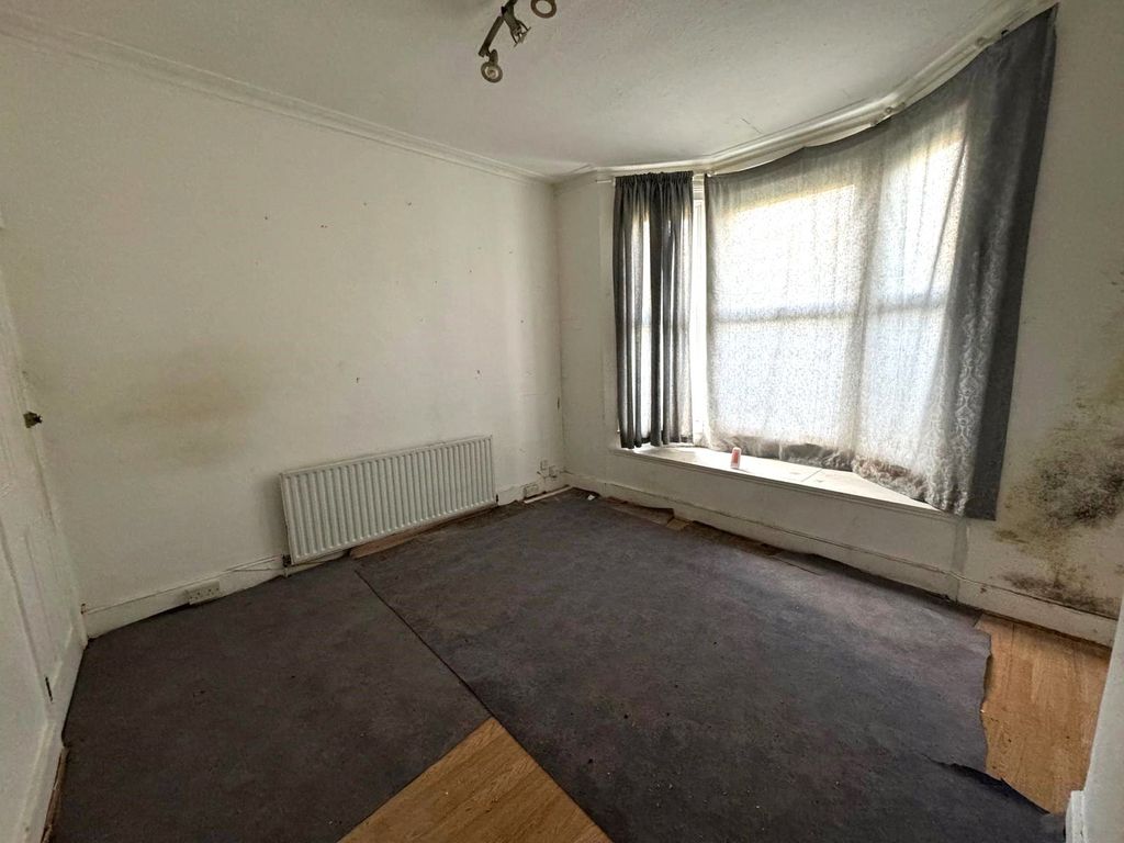 Property photo 2 of 16 Picture No. 18
