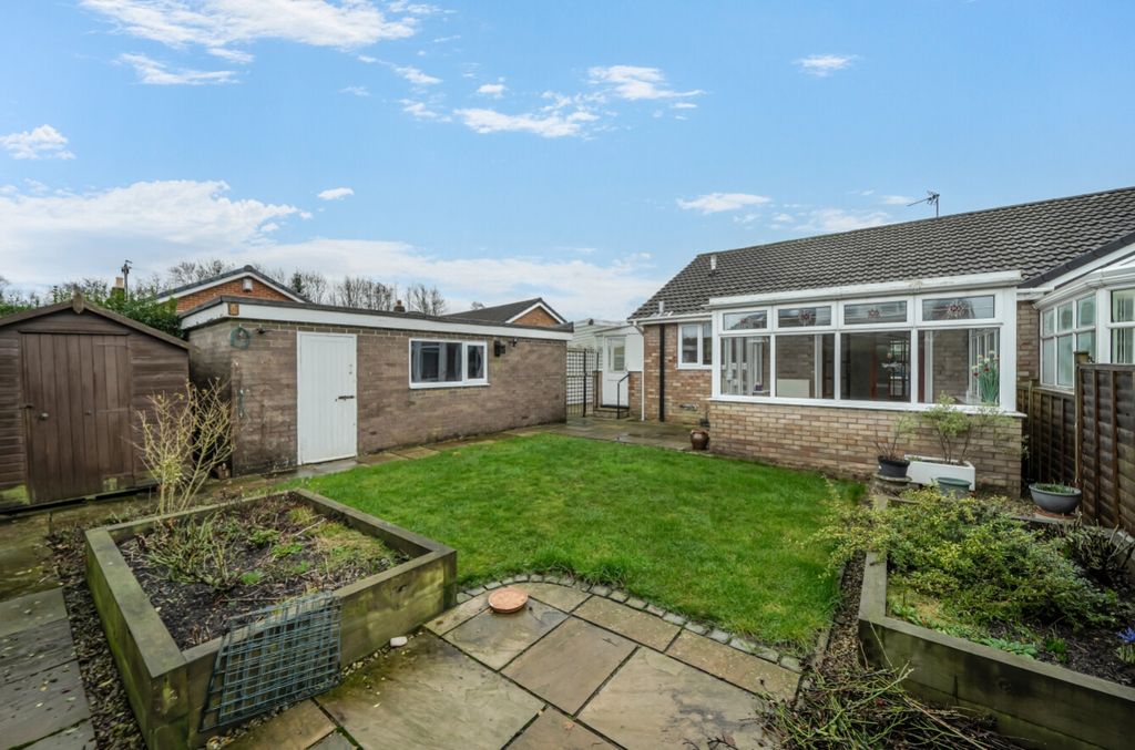 Property photo 2 of 21 Ewemove Harrogate Garden