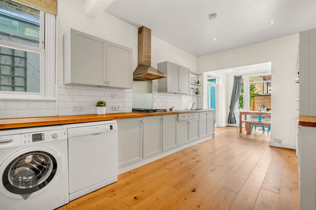 Property photo 2 of 9 Clonemore Street 153 E Lm-13.Jpg