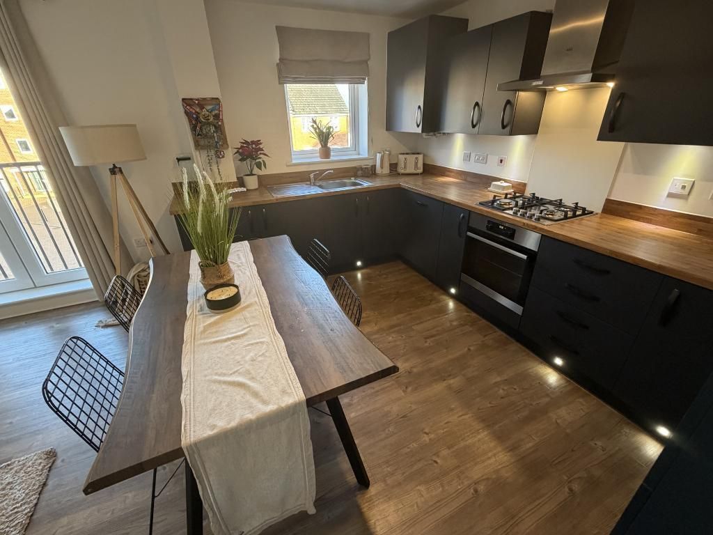 Property photo 2 of 9 Kitchen