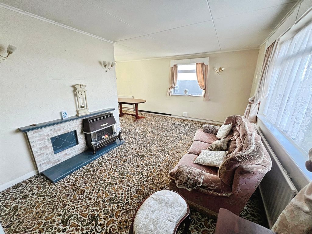 Property photo 3 of 17 Picture No. 12