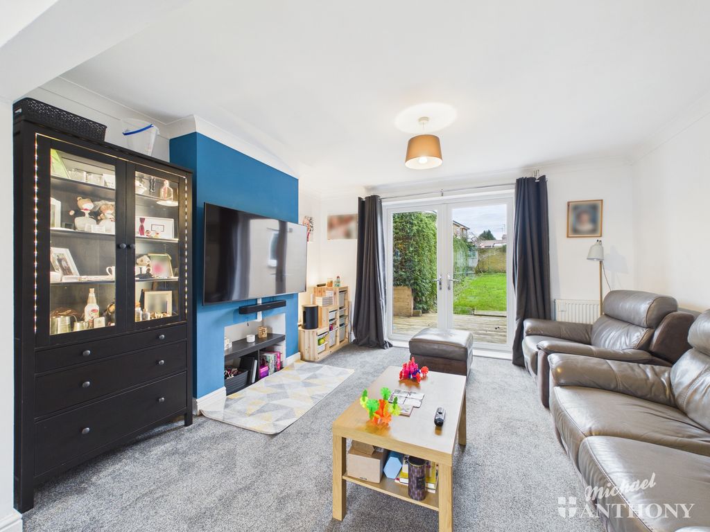 Property photo 3 of 15 Cam02773G0-Pr0406-Still010