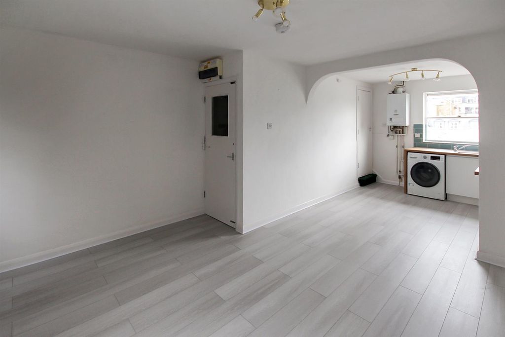 Property photo 3 of 10 Living/Kitchen Space