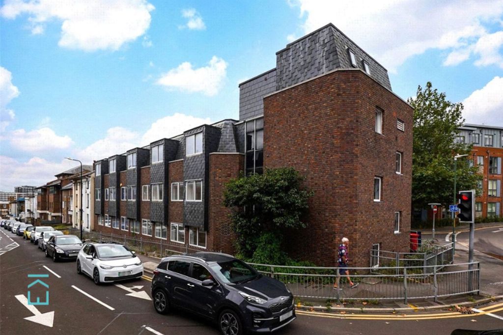 Property photo 1 of 5