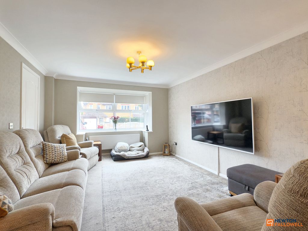 Property photo 3 of 34