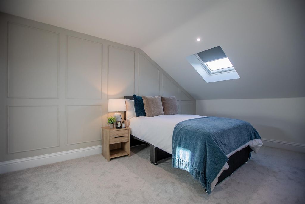 Property photo 3 of 9 Room8(A).Jpg