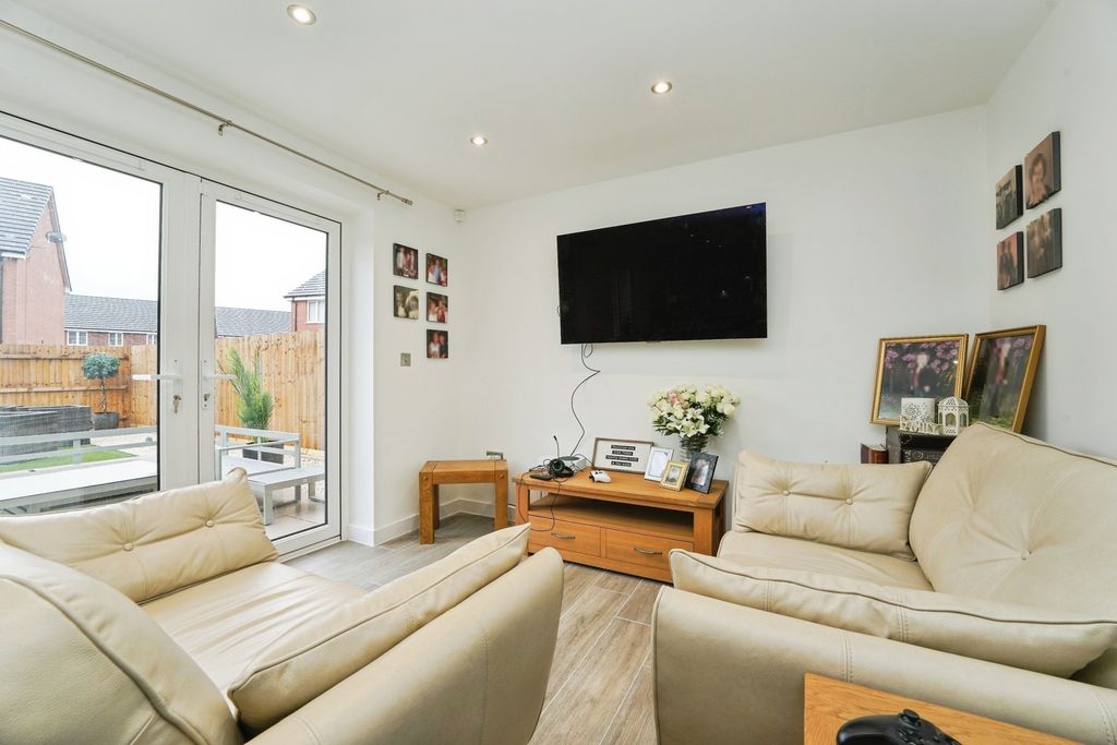 Property photo 3 of 19 Pbox-Img.Jpg