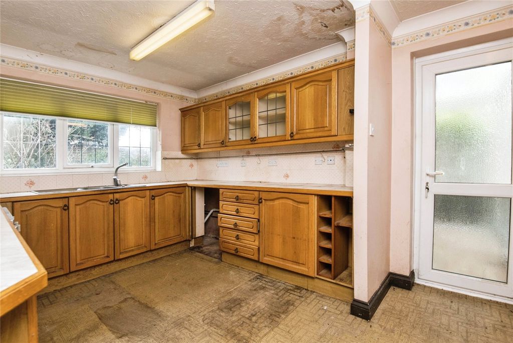 Property photo 3 of 15 Kitchen