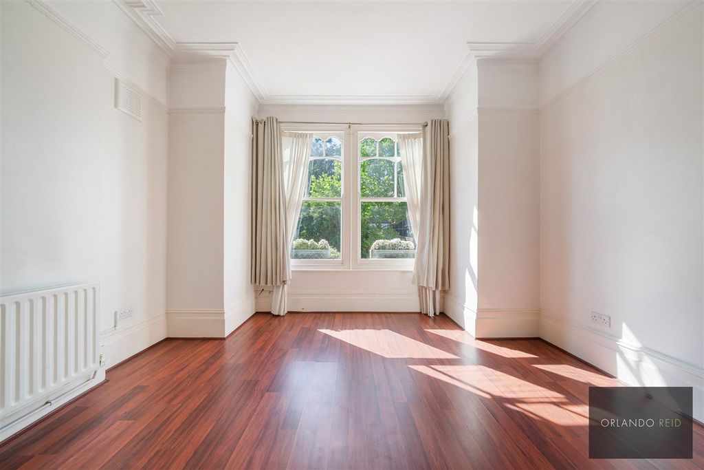 Property photo 1 of 12 42B Rodenhurst Road Sw4 8Ar-2.Jpg