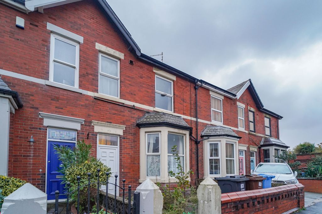 Property photo 1 of 33