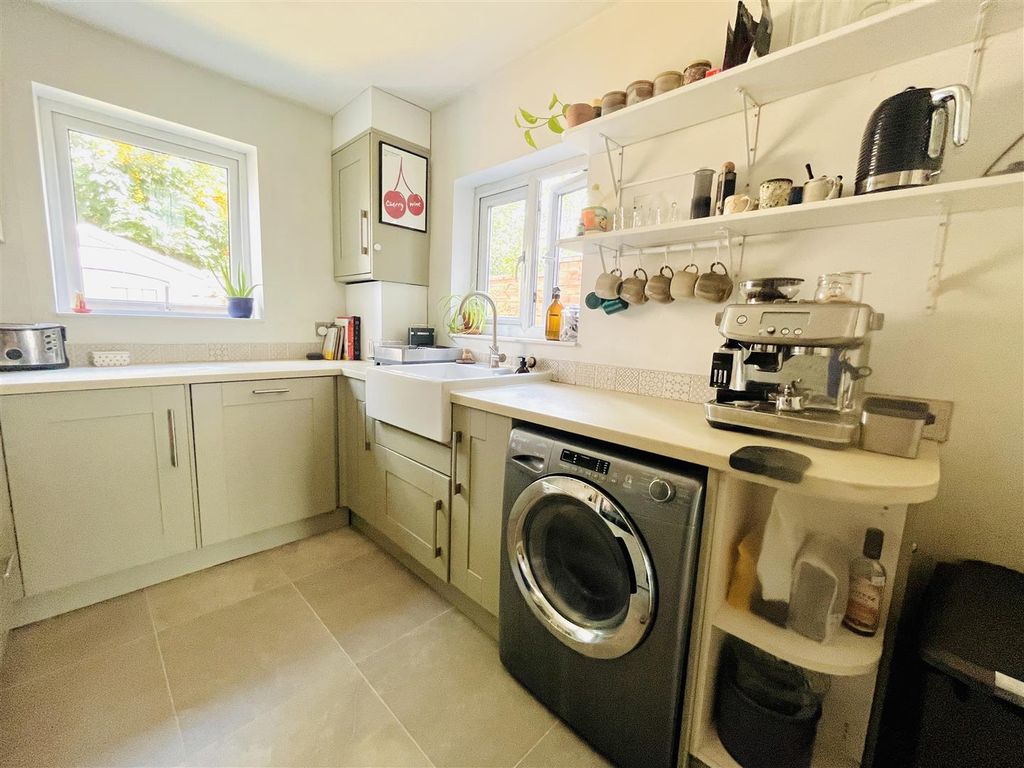 Property photo 3 of 27 Kitchen