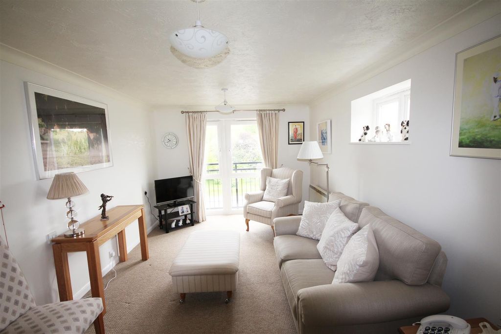 Property photo 2 of 10 Living/Dining Room