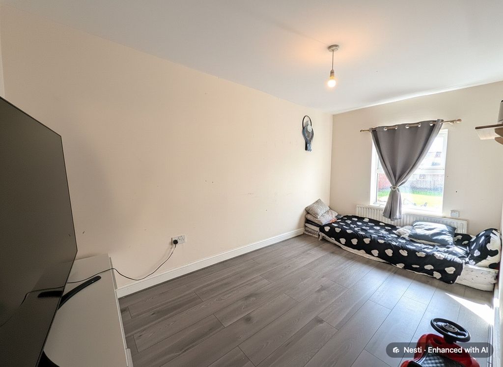 Property photo 2 of 5