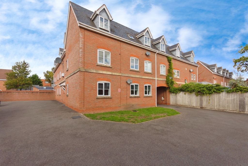 Property photo 2 of 17