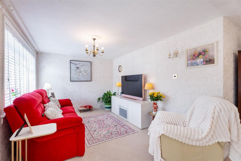 Property photo 3 of 27 67Coursington-16.Jpg