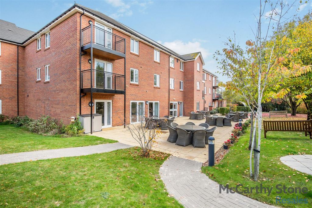 Property photo 1 of 26 8667631-Exterior06.Jpg