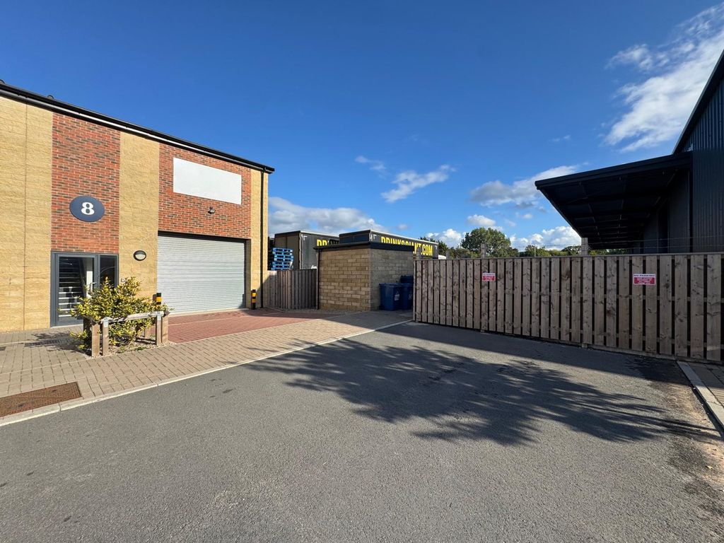 Property photo 2 of 12