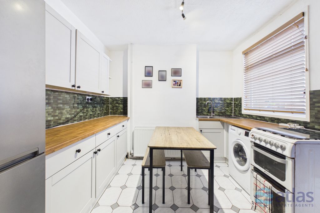Property photo 3 of 19 Kitchen