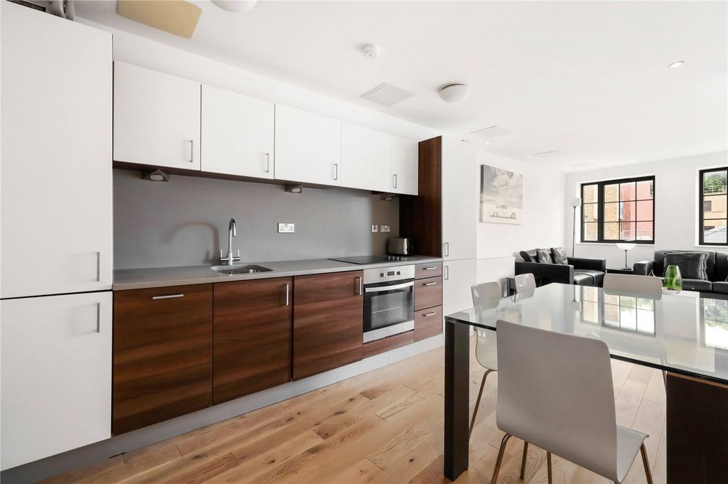 Property photo 3 of 24 Picture No. 30