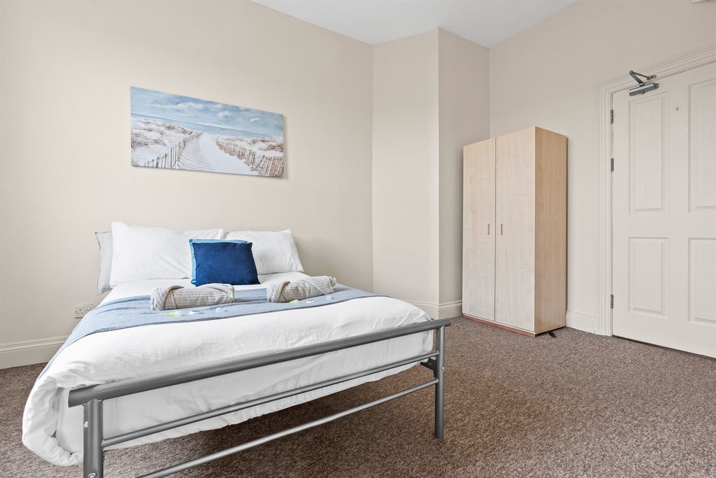 Property photo 1 of 11 (Main)