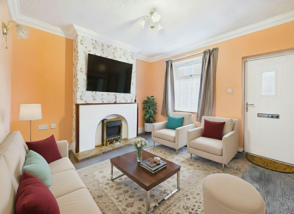 Property photo 2 of 16 Lounge (Virtually Furnished)