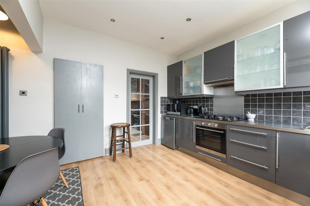 Property photo 3 of 22 Dining Kitchen