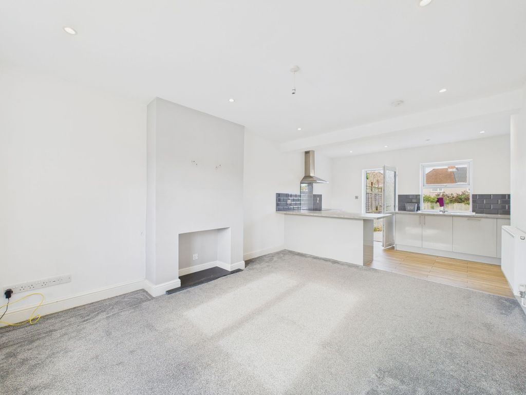 Property photo 3 of 27