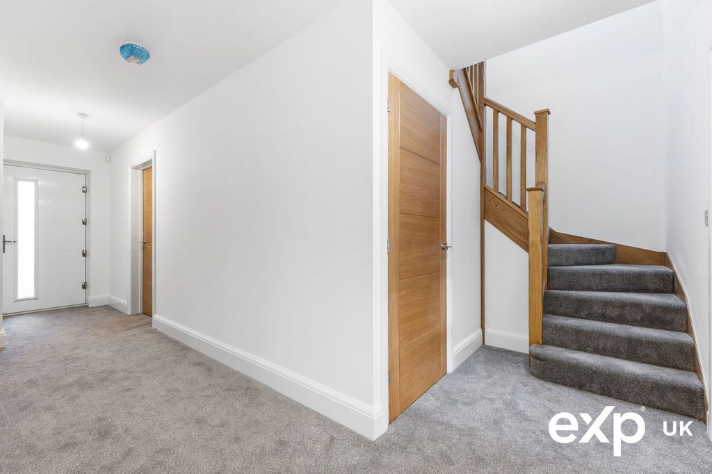 Property photo 3 of 31