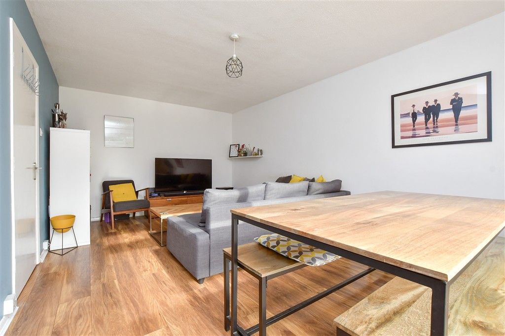 Property photo 3 of 9 Lounge / Diner