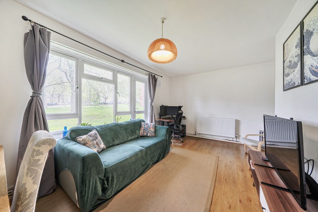Property photo 2 of 12 4833583