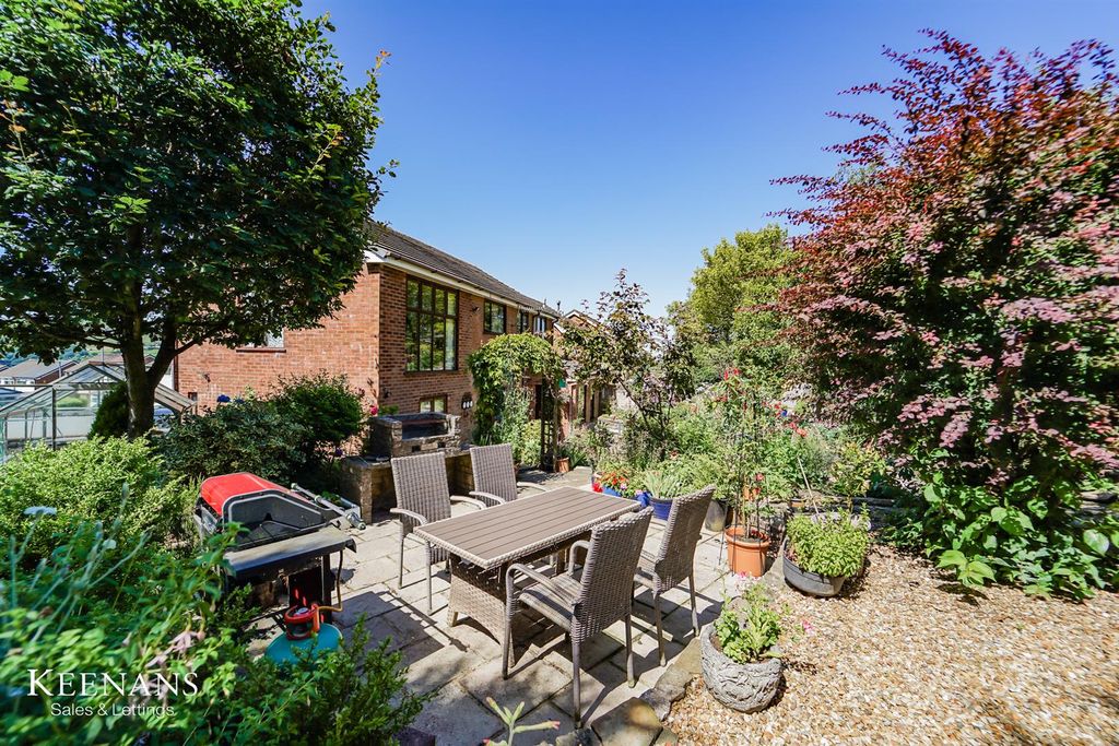 Property photo 2 of 40