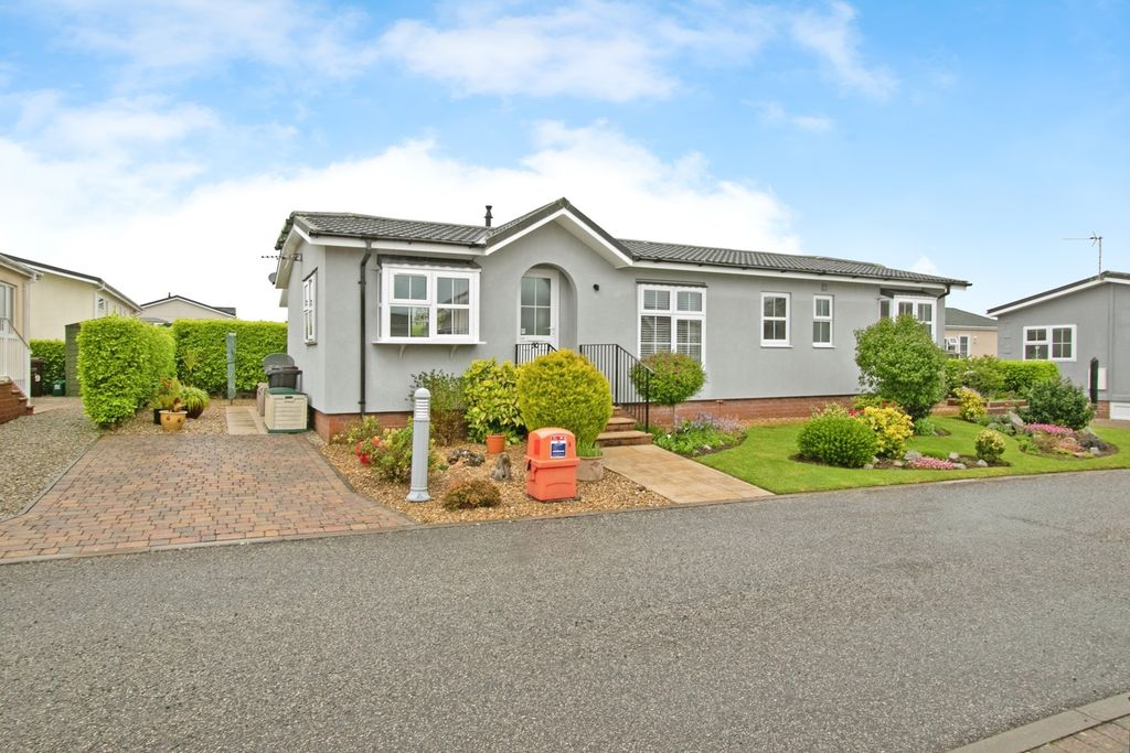 Property photo 1 of 17 Front