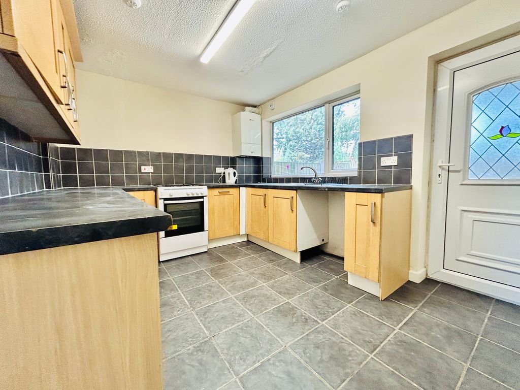 Property photo 3 of 7 Kitchen