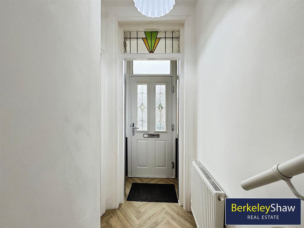 Property photo 2 of 17 Hallway