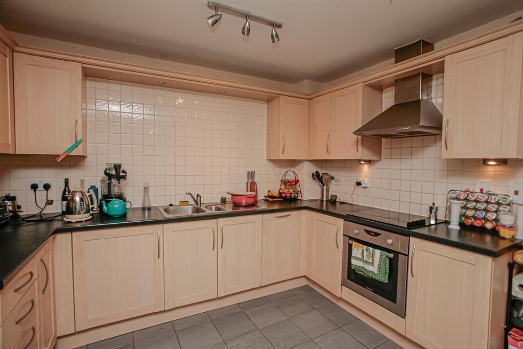 Property photo 3 of 18