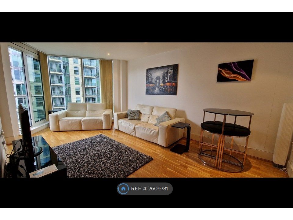 Property photo 3 of 23 Lounge