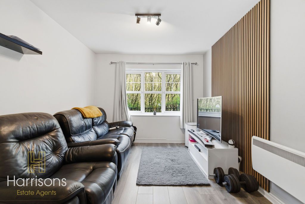 Property photo 3 of 13 Photo 14