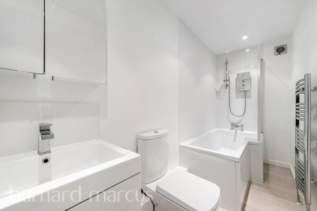 Property photo 3 of 7 Bathroom