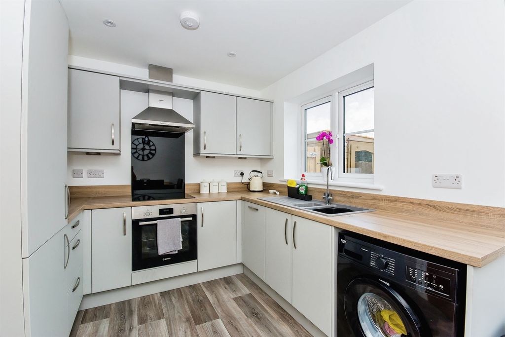 Property photo 2 of 11