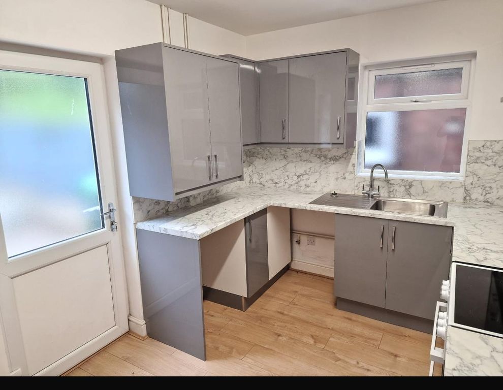 Property photo 3 of 5 Kitchen