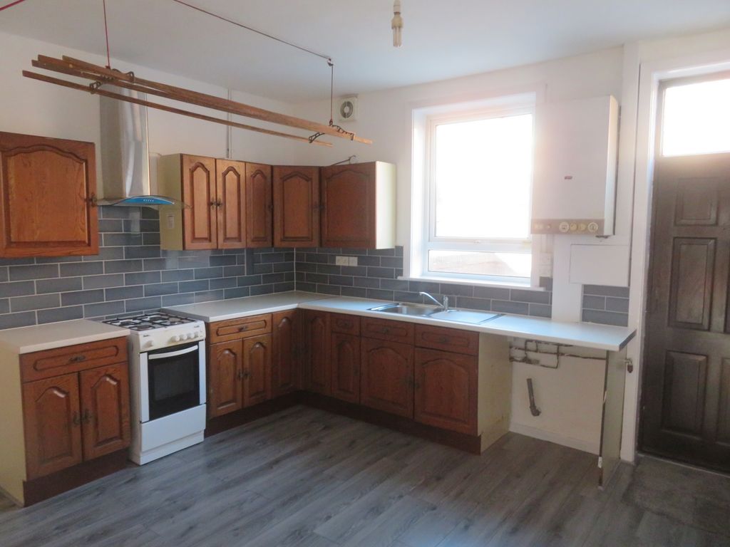Property photo 3 of 6 Kitcen