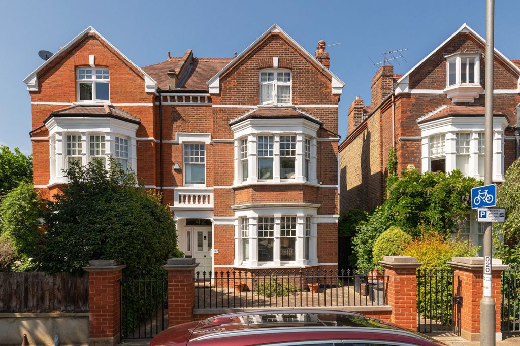 Property photo 1 of 14 Hazlewell Road