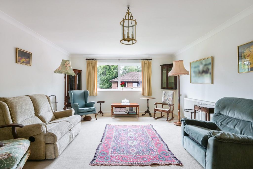 Property photo 2 of 14 Heathside Court, Flat (2).Jpg