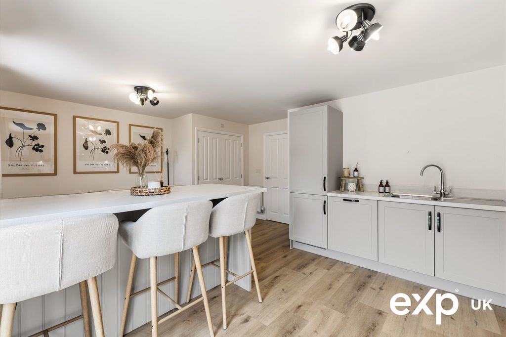 Property photo 3 of 31