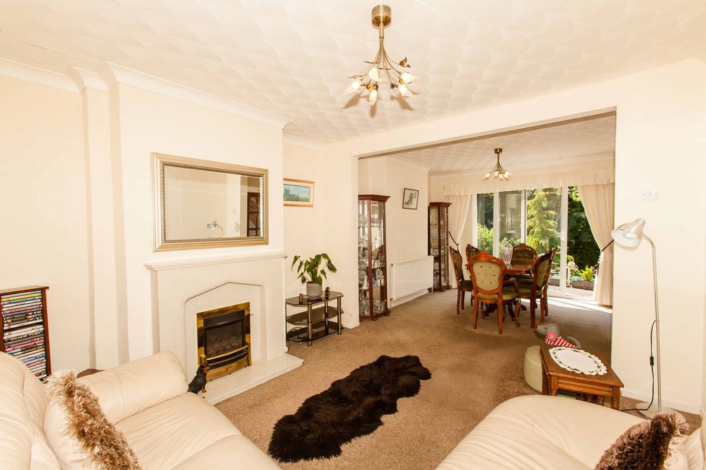 Property photo 2 of 27