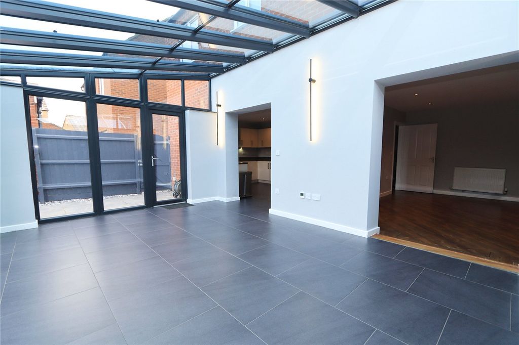 Property photo 3 of 20 Orangrey